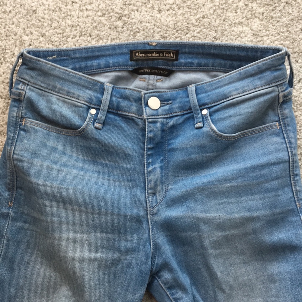 Abercrombie & Fitch Hi Rise Distressed Jegging - Picture 3 of 6